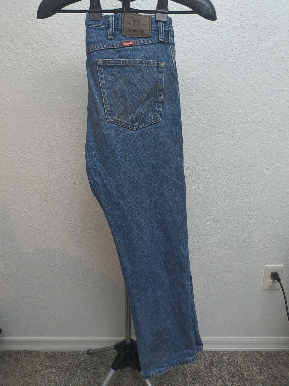 Wrangler Blue Straight-Leg Denim Jeans with Red Tab